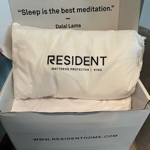 NWT King Size Anti-Microbial Mattress Protector By Resident Brand New/Unopened